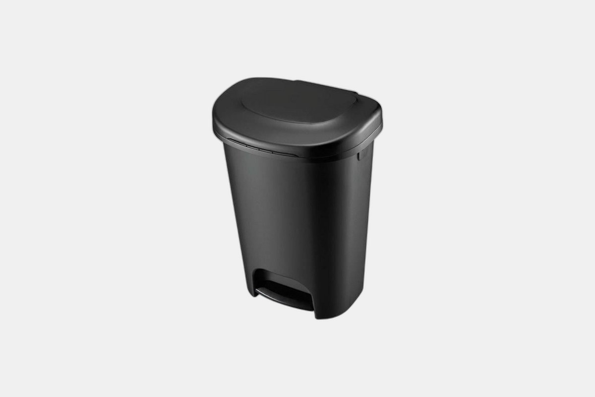 Rubbermaid Classic 13-Gallon Step-On Trash Can